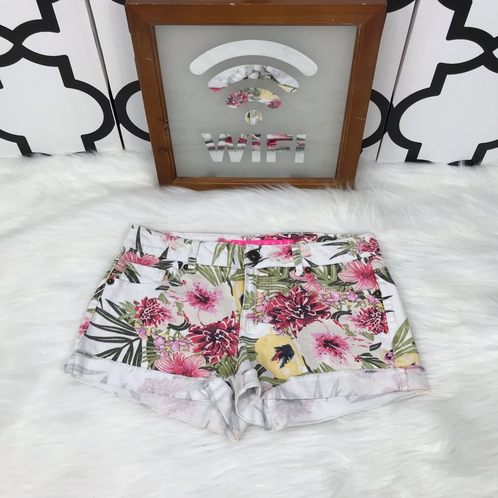 Tinseltown White Floral Jean Shorts